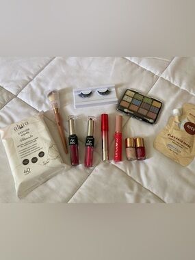Makeup Bundle Set with Neutral & Berry Tones